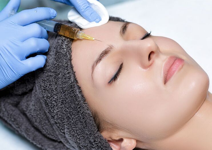 Injection of fillers in the skin around the eyes for rejuvenation